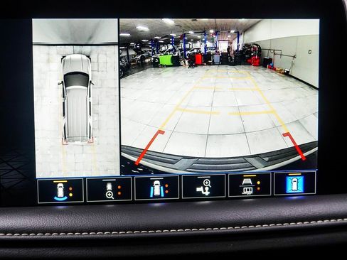 Used 2024 GMC Yukon XL SLT w/ SLT Premium Package image 26