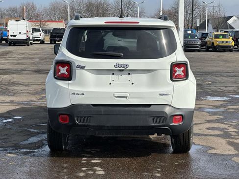 Used 2022 Jeep Renegade Latitude w/ Convenience Group image 5