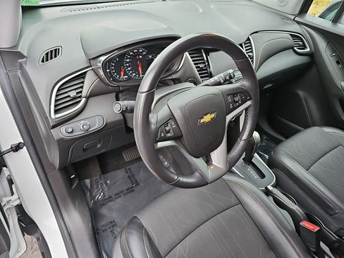 Used 2022 Chevrolet Trax LT w/ Redline Edition image 15