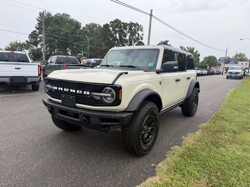 New 2025 Ford Bronco Badlands image 11