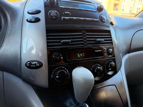 Used 2010 Toyota Sienna LE FWD image 54