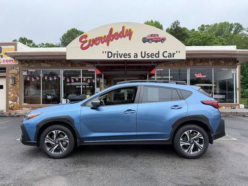 Used 2024 Subaru Crosstrek 2.0i Premium AWD/4WD image 2