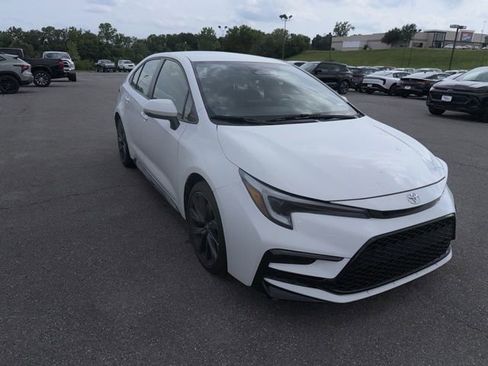 Used 2023 Toyota Corolla SE FWD image 5
