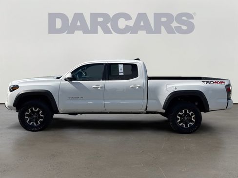 Used 2023 Toyota Tacoma TRD Off-Road w/ Technology Package AWD/4WD image 4