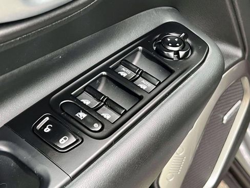 Certified 2021 Jeep Renegade Limited w/ Sun & Sound Group image 18