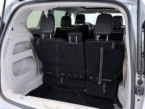 Used 2024 Chrysler Pacifica Limited image 15