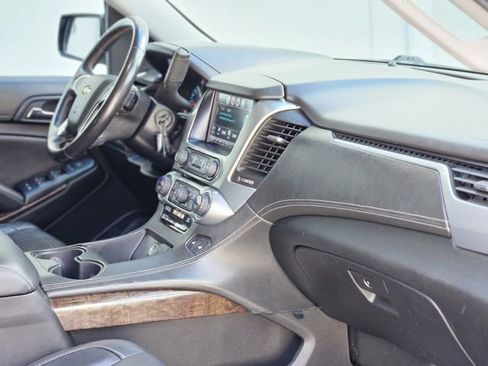 Used 2018 Chevrolet Suburban LT image 13