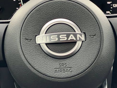 Used 2022 Nissan Pathfinder SV w/ SV Premium Package FWD image 5
