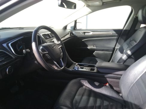 Used 2017 Ford Fusion SE w/ Fusion SE Technology Package image 13