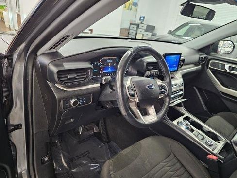 Used 2021 Ford Explorer XLT AWD/4WD image 7
