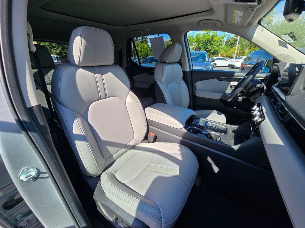 Certified 2025 Honda Pilot Touring image 7