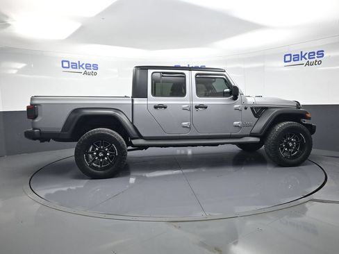 Used 2020 Jeep Gladiator Overland AWD/4WD image 9