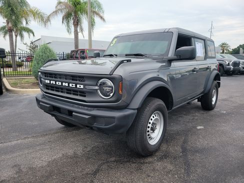 Used 2025 Ford Bronco 4-Door AWD/4WD image 3