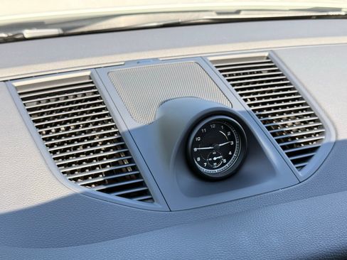 Certified 2026 Porsche Macan image 18