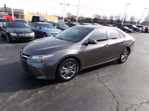 Used 2016 Toyota Camry SE image 39