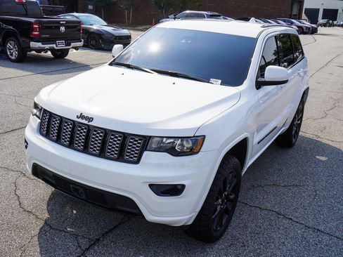 Used 2022 Jeep Grand Cherokee Laredo X AWD/4WD image 36