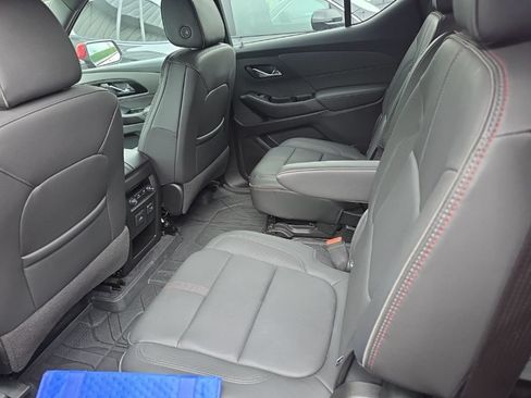 Used 2023 Chevrolet Traverse RS FWD image 11