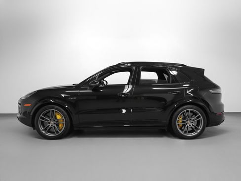 Certified 2023 Porsche Cayenne Turbo S AWD/4WD image 2