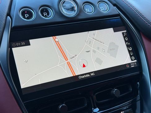 Used 2021 Aston Martin DBX image 31