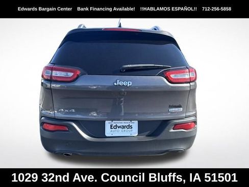 Used 2017 Jeep Cherokee Latitude AWD/4WD image 6