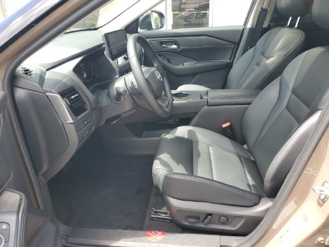 Certified 2025 Nissan Rogue SL w/ SL Premium Package FWD image 24