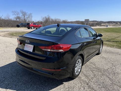 Used 2017 Hyundai Elantra SE w/ Cargo Package image 5