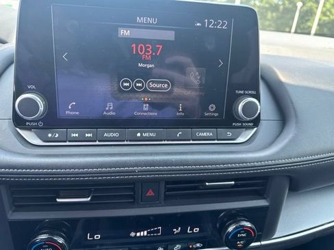 Used 2025 Nissan Rogue SV FWD image 13