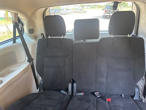 Used 2019 Dodge Grand Caravan SE w/ UConnect Hands-Free Group FWD image 16