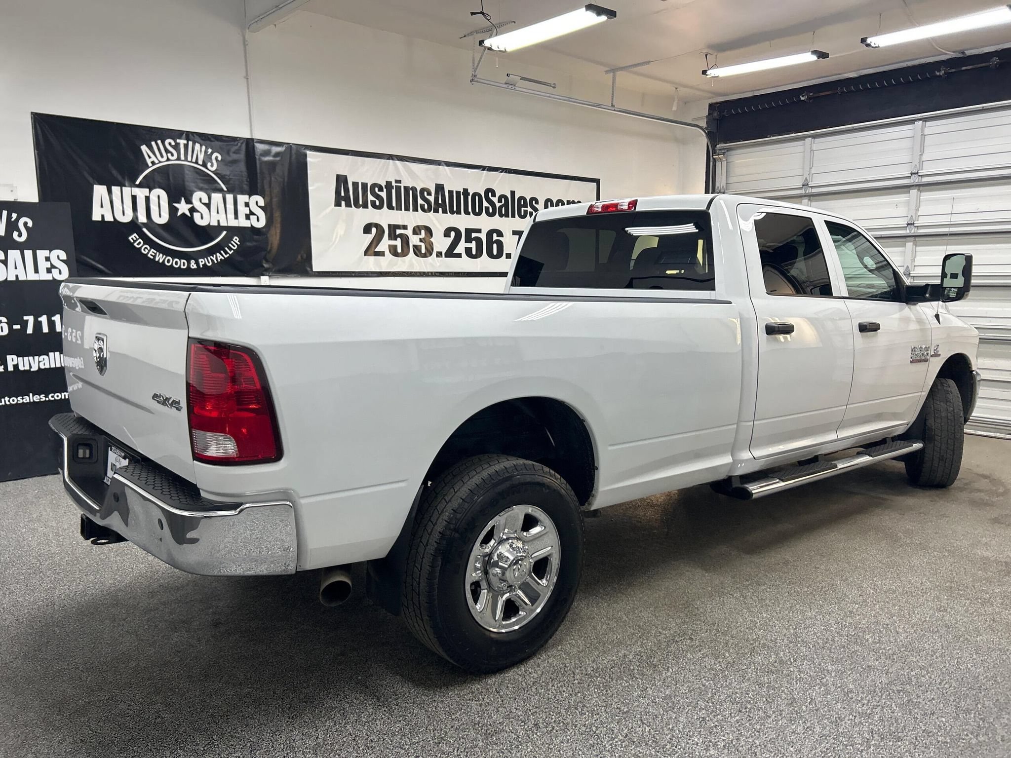Used 2018 RAM 2500 Tradesman w/ Chrome Appearance Group AWD/4WD image 6
