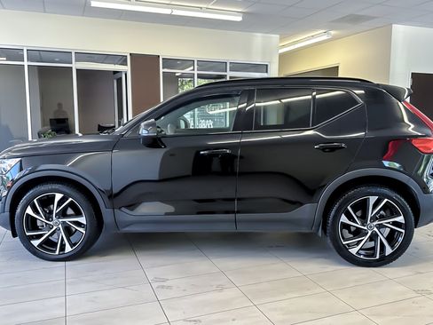 Used 2022 Volvo XC40 T5 R-Design w/ Advanced Package AWD/4WD image 7