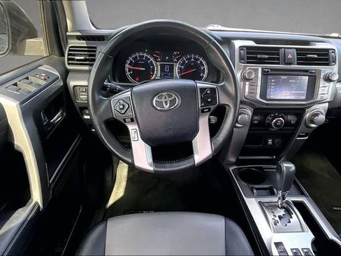 Used 2018 Toyota 4Runner SR5 Premium RWD image 3