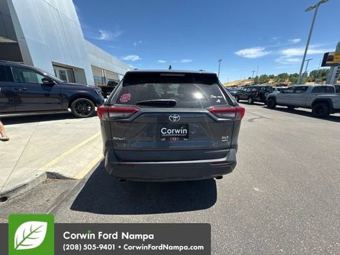 Used 2021 Toyota RAV4 XLE w/ XLE Grade Weather Package AWD/4WD image 7