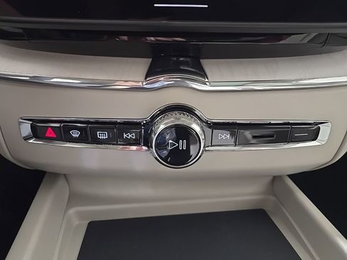 New 2026 Volvo XC60 T8 Ultra w/ Protection Package Premier AWD/4WD image 15