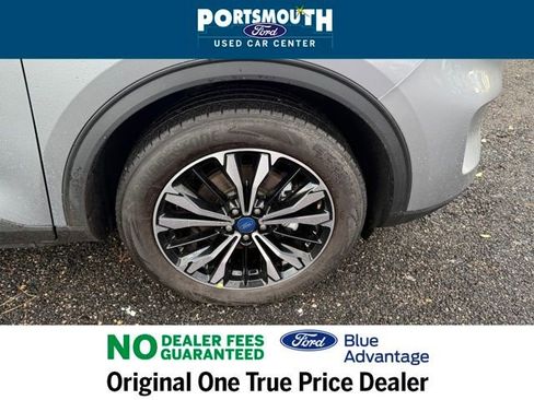 Certified 2022 Ford Escape SE w/ SE Sport Appearance Package image 32