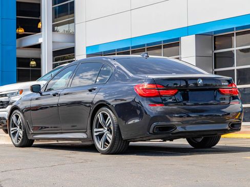 Used 2019 BMW 740i w/ Executive Package RWD image 3