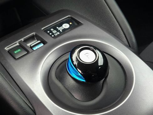 Used 2025 Nissan Leaf S FWD image 27