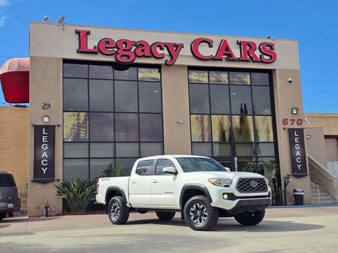 Used 2022 Toyota Tacoma TRD Off-Road w/ Technology Package image 2