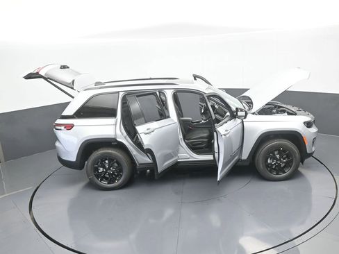 New 2025 Jeep Grand Cherokee 4WD image 54