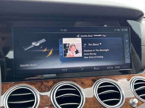 Used 2017 Mercedes-Benz E 300 image 25