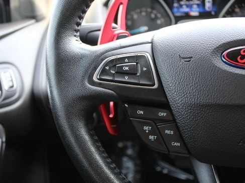 Used 2016 Ford Focus SE w/ SE Sport Package FWD image 24