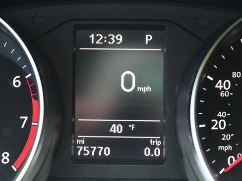 Used 2018 Volkswagen Passat 2.0T R-Line w/ R-Line Lighting Package FWD image 5