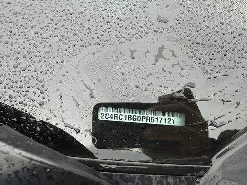Used 2023 Chrysler Pacifica Touring-L FWD image 30