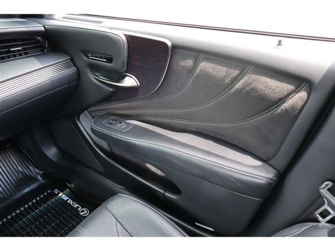 Used 2018 Lexus LS 500 AWD w/ Interior Upgrade Package image 24