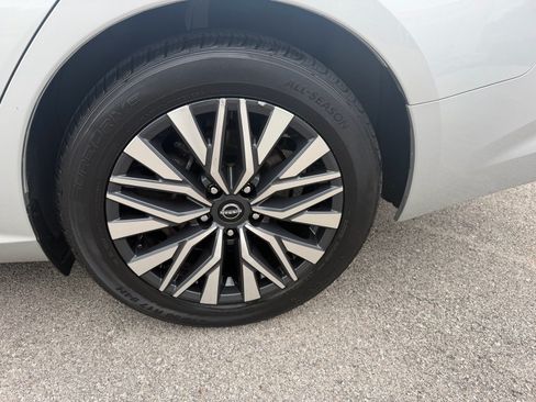 Used 2024 Nissan Altima 2.5 SV FWD image 24