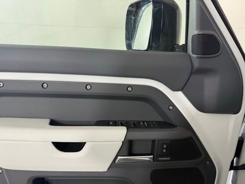 New 2026 Land Rover Defender 110 X-Dynamic SE image 26