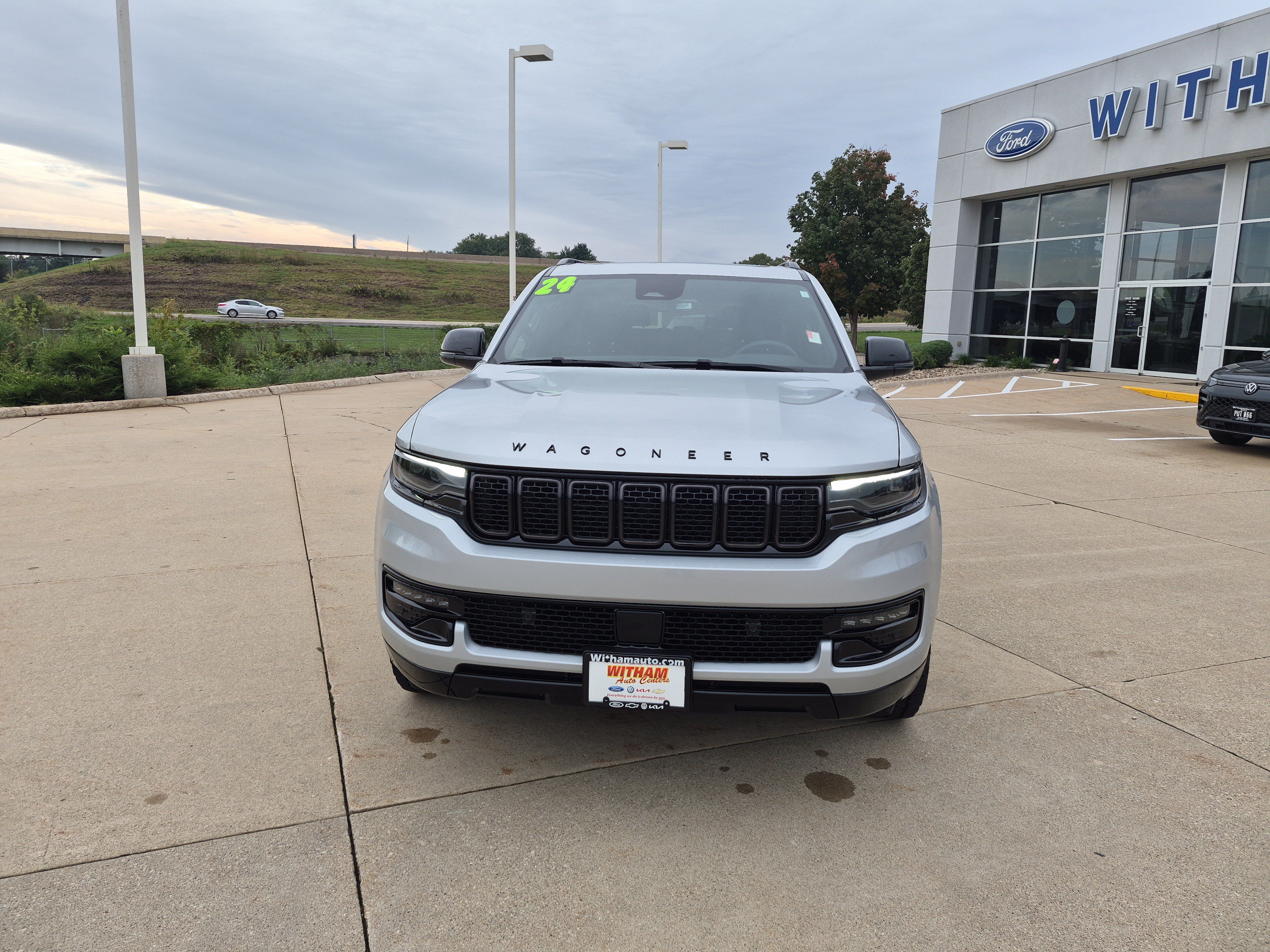 Used 2024 Jeep Wagoneer Series II AWD/4WD image 11