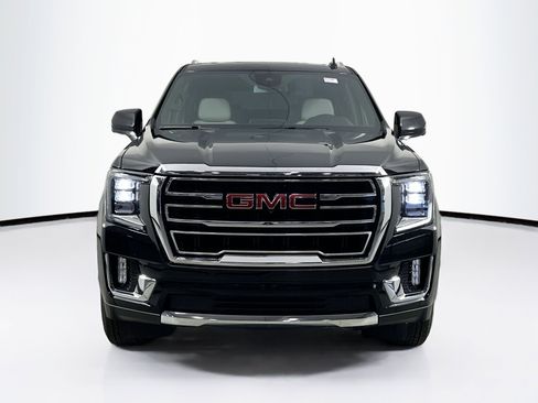 Used 2024 GMC Yukon SLT w/ SLT Luxury Package image 2