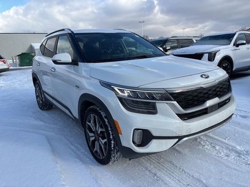 Certified 2021 Kia Seltos SX w/ SX Sunroof Package image 3