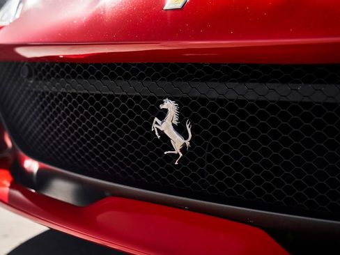 Used 2020 Ferrari 812 Superfast RWD image 8