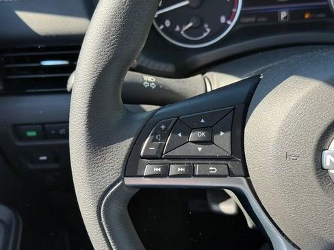Used 2025 Nissan Sentra SV FWD image 17